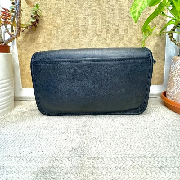Vintage Wako of Japan Turlock Flap Clutch/Crossbody/shoulder in Navy - Leather - Picture 2 of 10